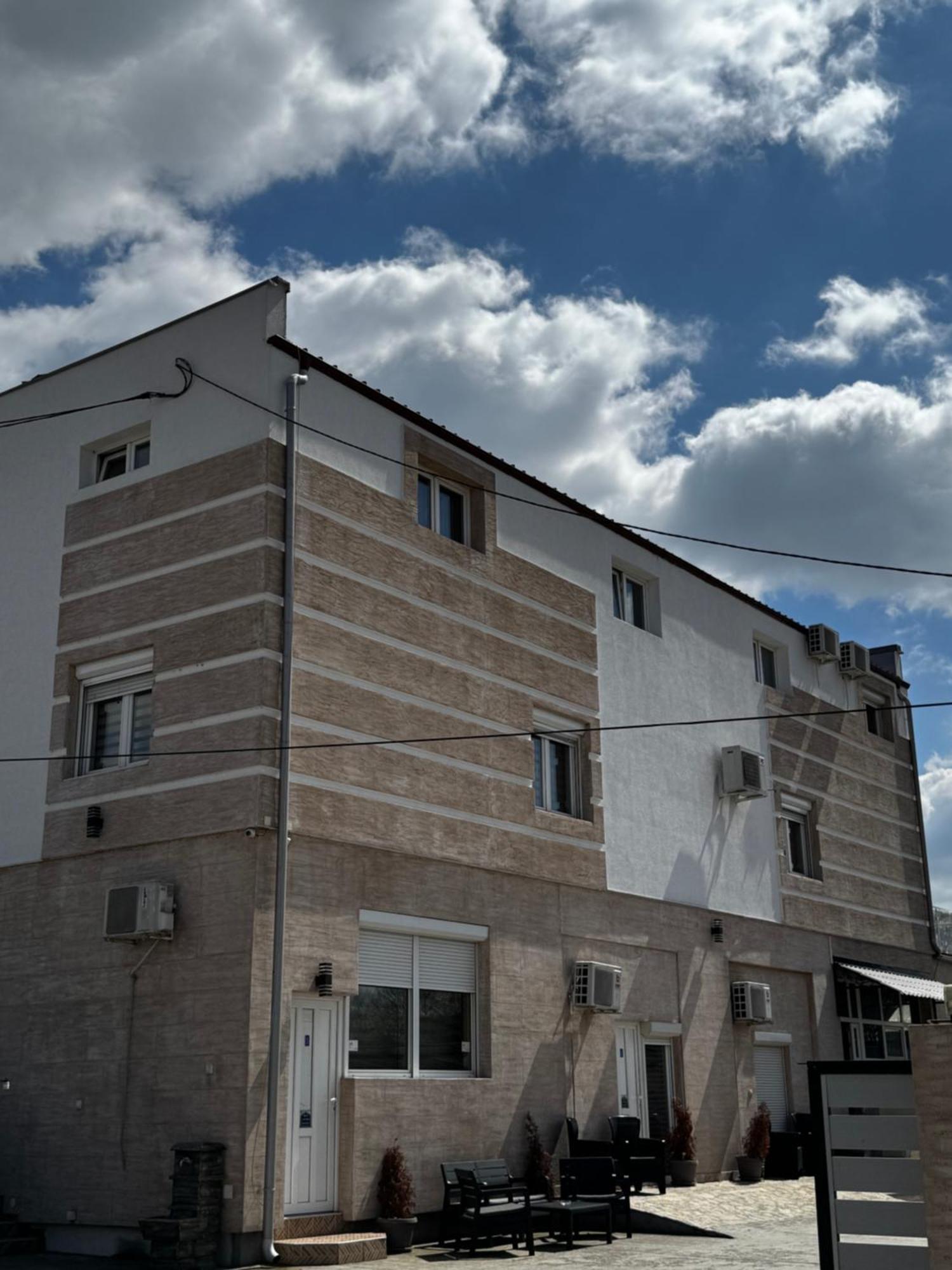 Apartments Vila Brzi & Beka Šabac エクステリア 写真